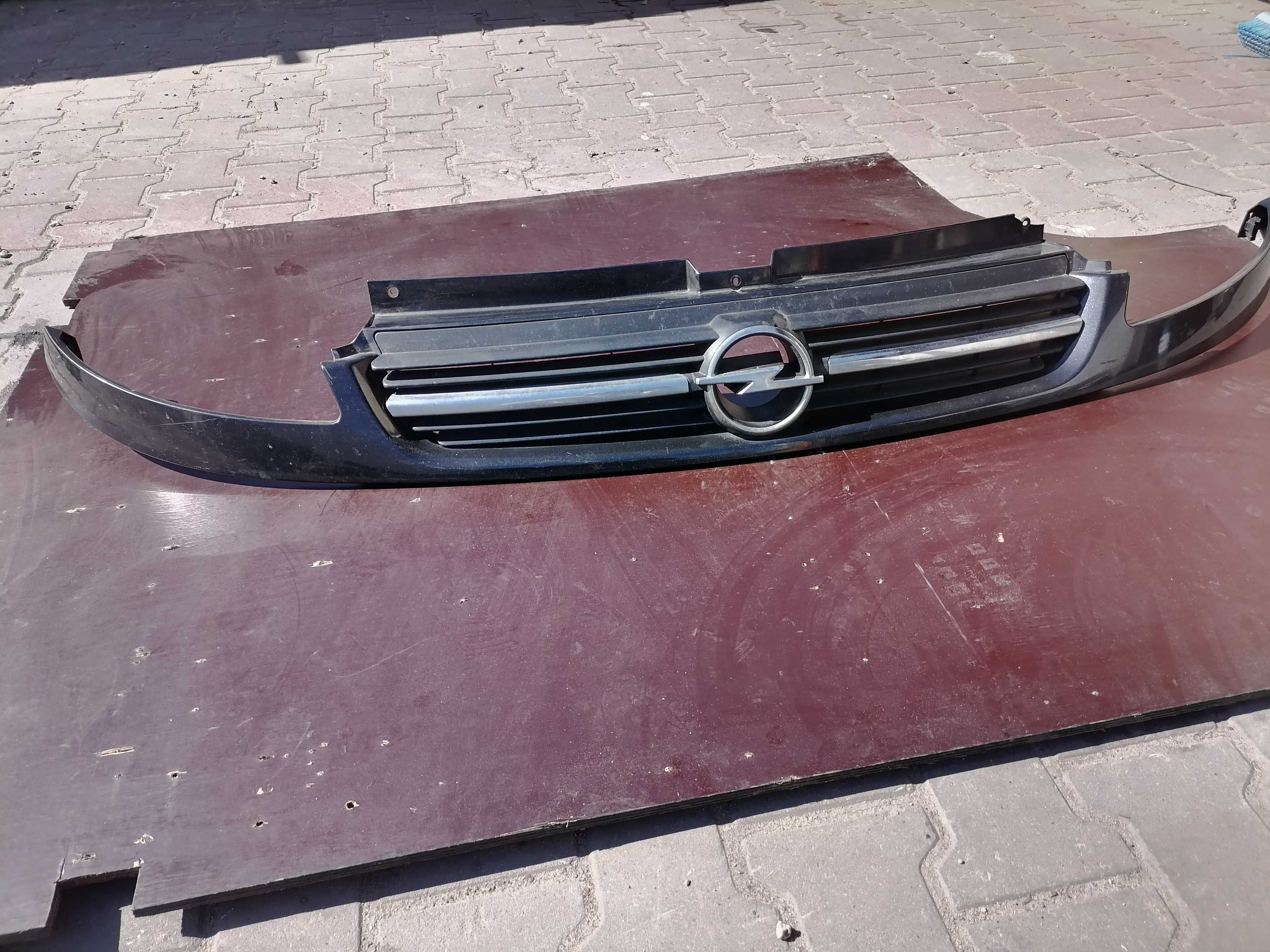 OPEL VIVARO Grill atrapa chłodnicy .