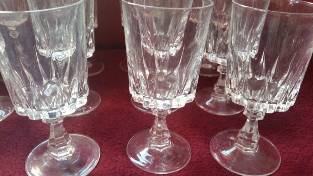 12 Copos de cristal para colecion y decoracion numa cristaleira