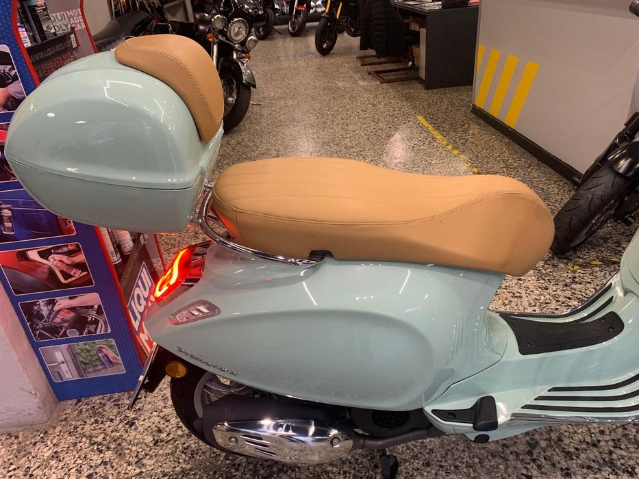 Vespa 125 Primavera Como Nova, com Top Case Vespa, Apenas 528 Kms