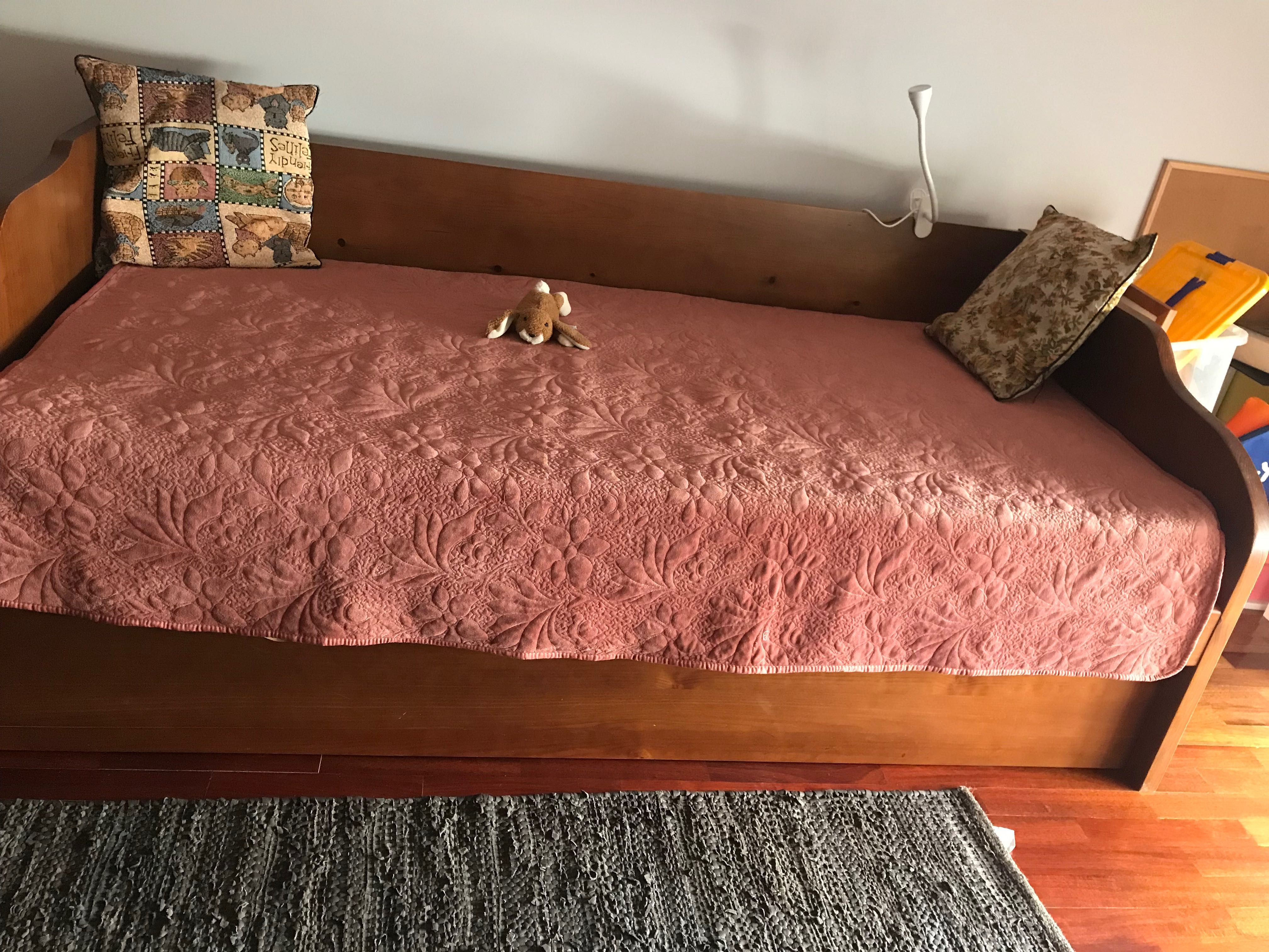 Quarto cama e cómoda