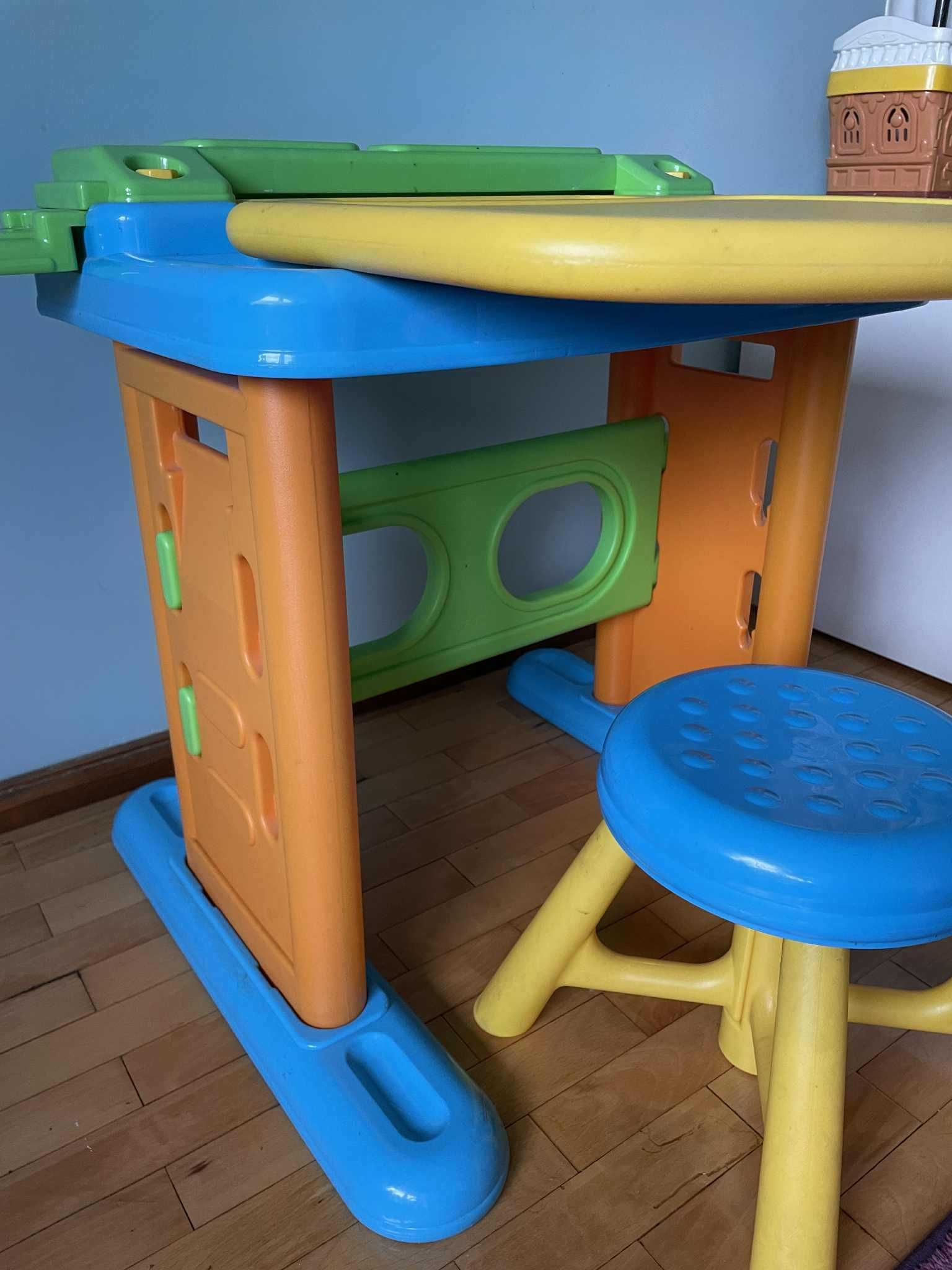 Biurko/stolik z krzesełkiem tablica 2w1 stan bardzo dobry!