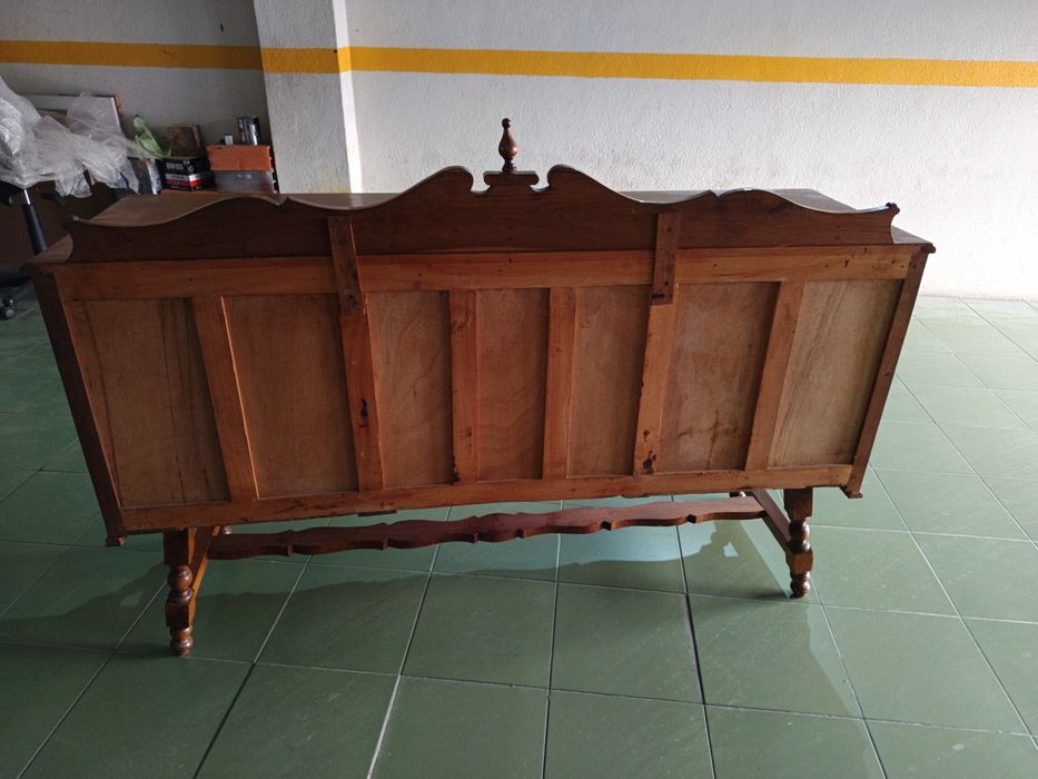 Aparador antigo em Madeira Maciça