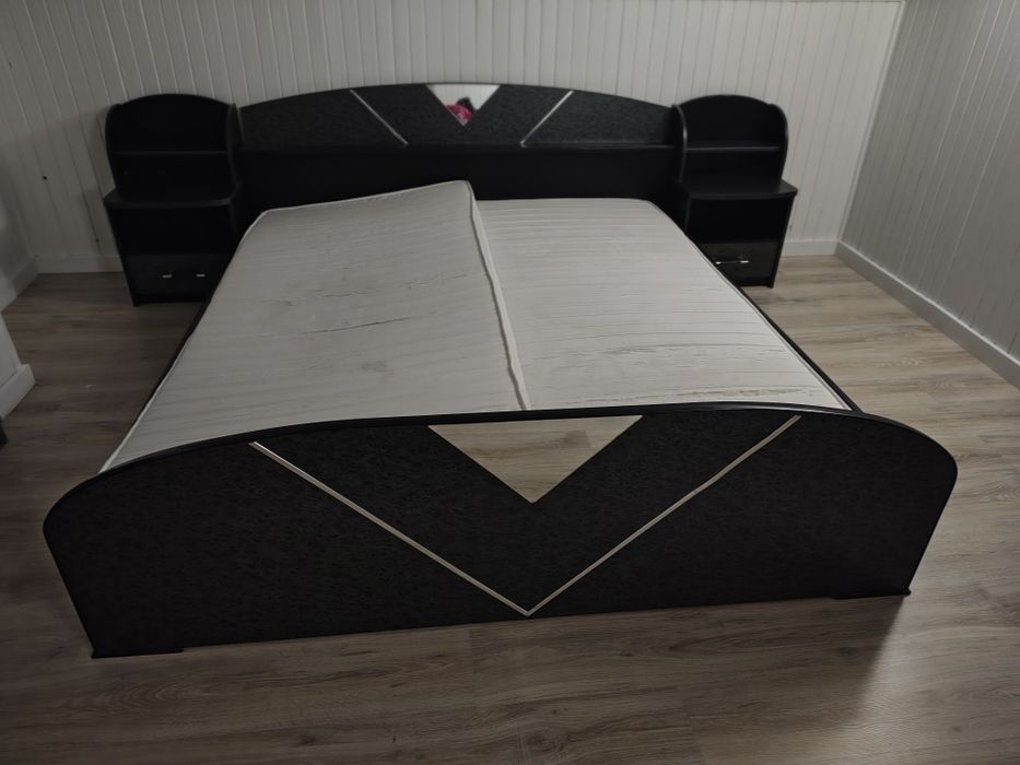 Łóżko 180x200, plus szafki nocne