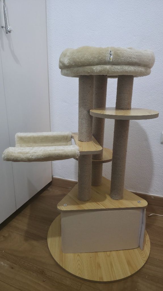 Torre arranhador de gato