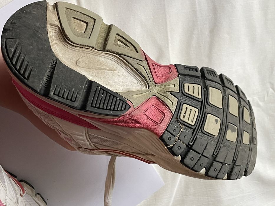 жіночі кросівки nike y2k