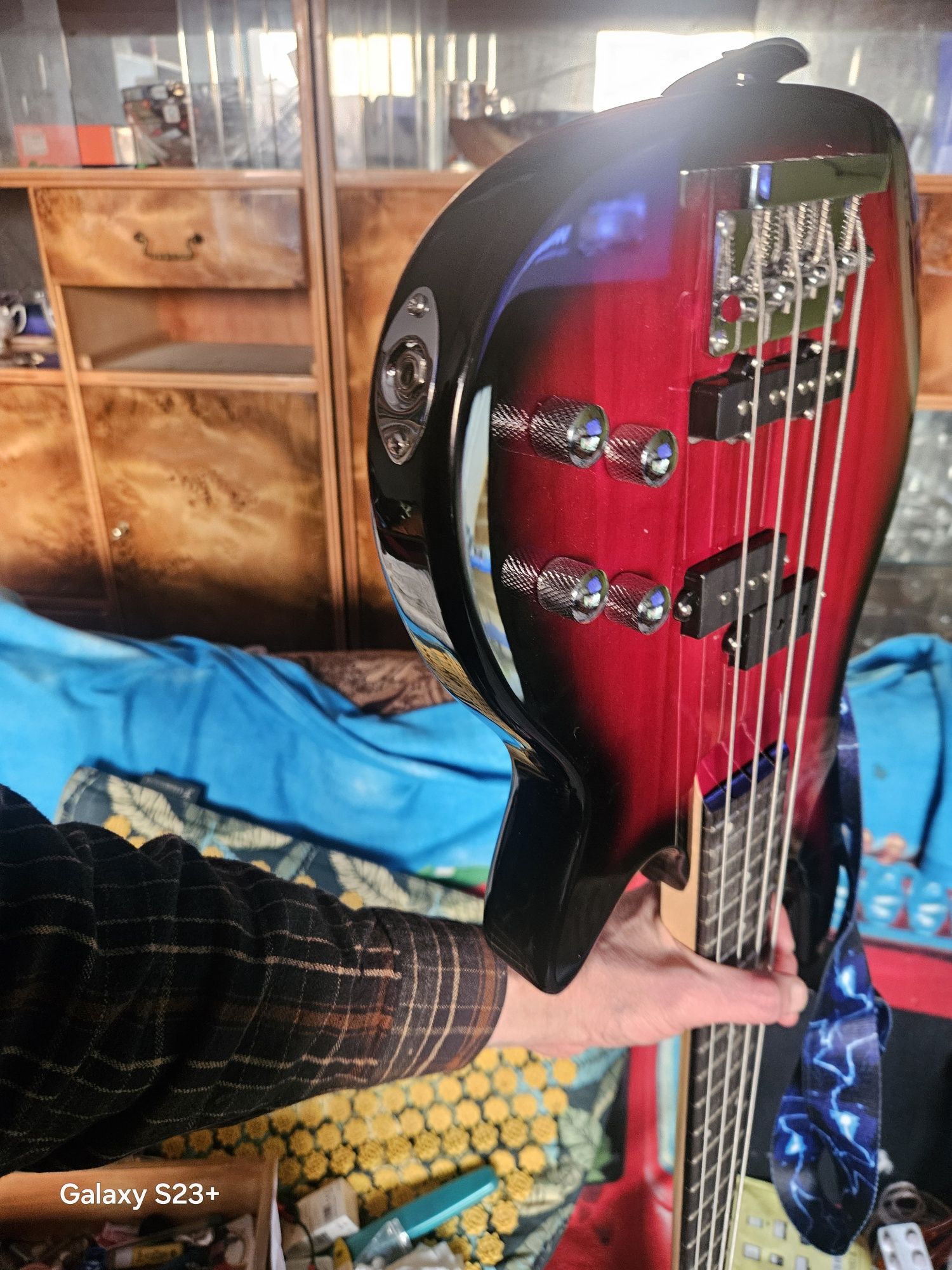 Gitara basowa elektryczna