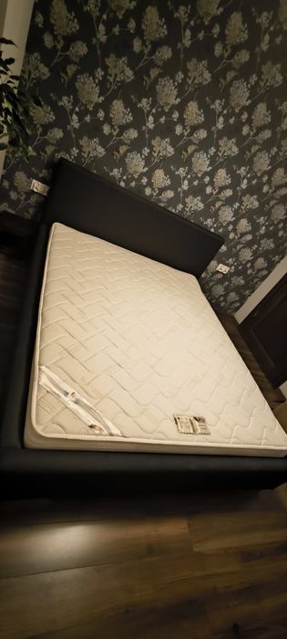 Tapicerowane łòżko 160x200 granat