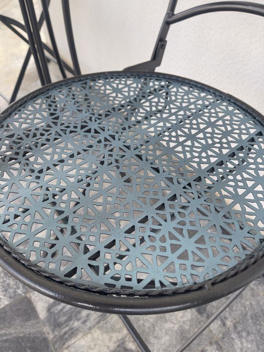 Conjunto mesa com cadeiras em ferro para terraco