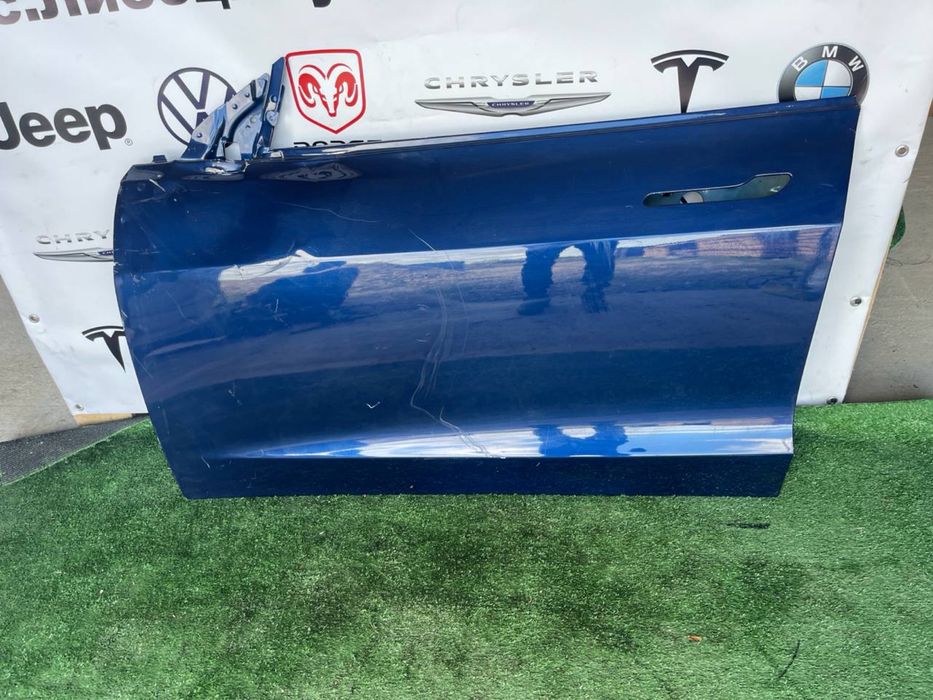 Передні ліві двері Tesla 3 2018-2025 з невеликим дефектом