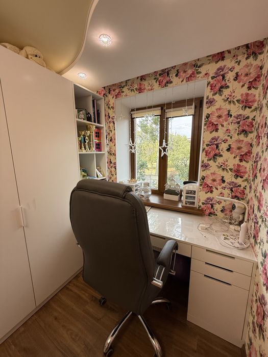 3к.кв з ремонтом , меблями і технікою , вул. Маланюка !