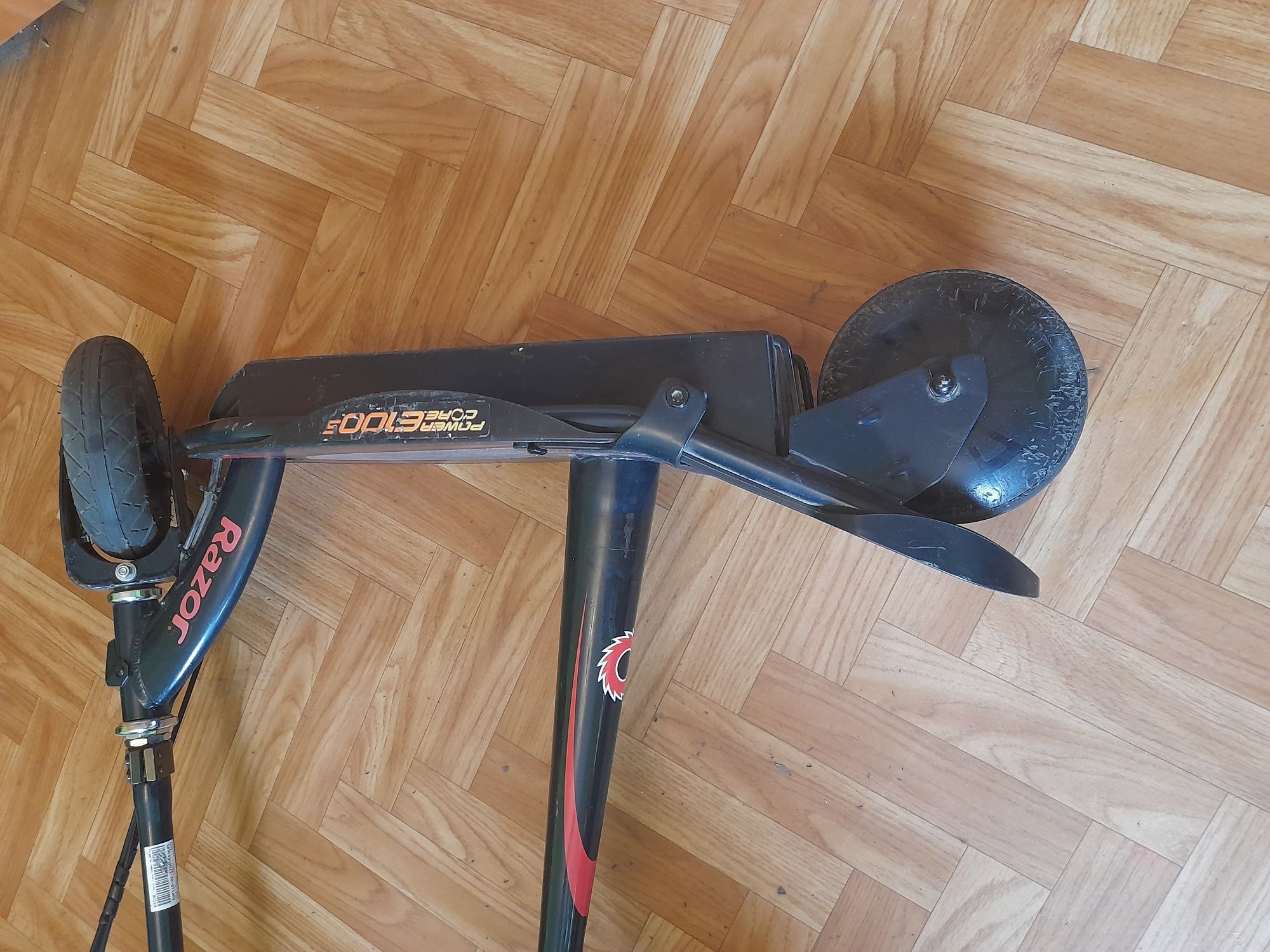 Hulajnoga elektryczna Razor E100S