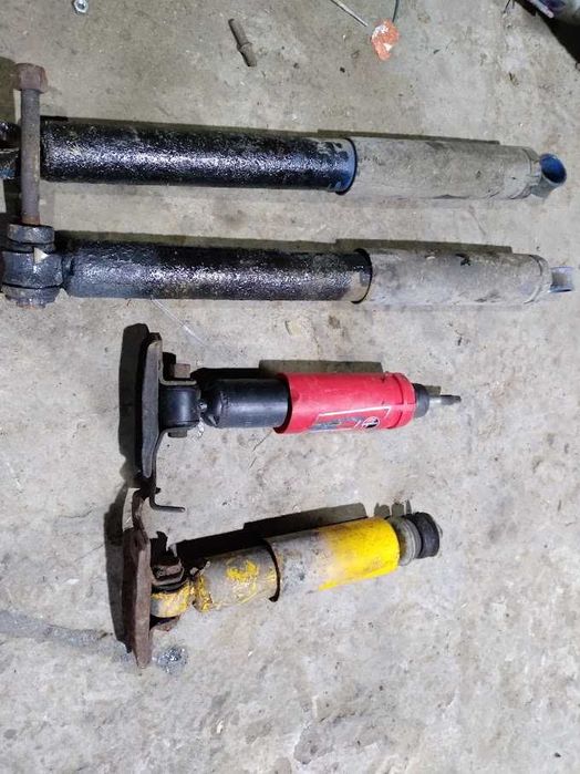 Чотири амортизатори ваз 2101