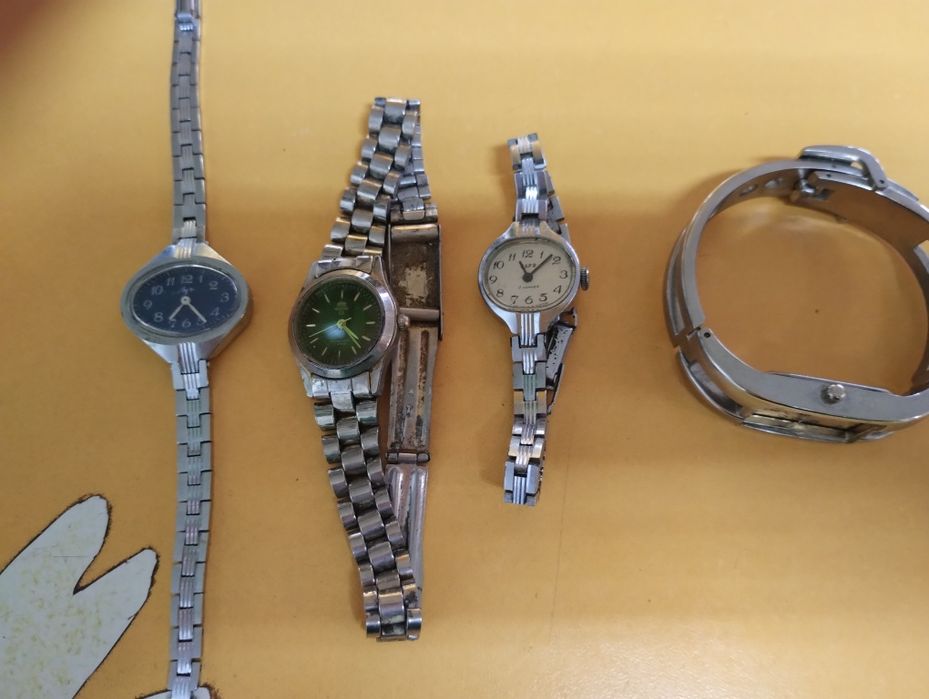 Продам кварцові годинники