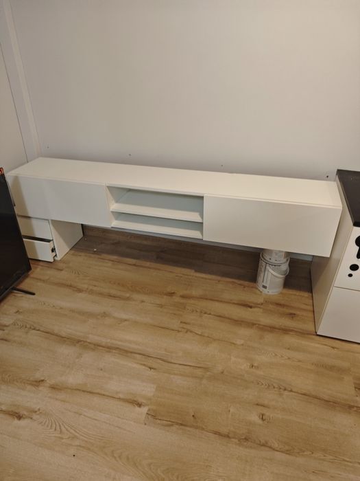 Oddam biurko i szafkę RTV tylko komplet