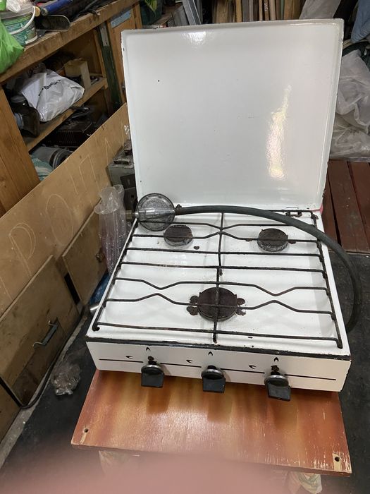 Газова 3- конфорочна плита