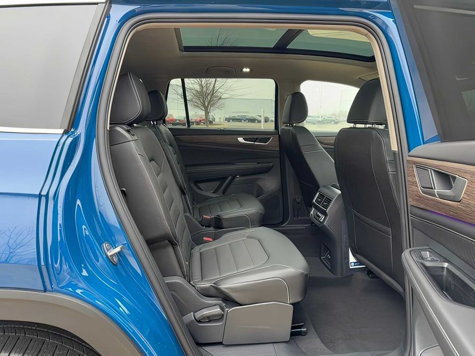 Volkswagen Atlas      2025