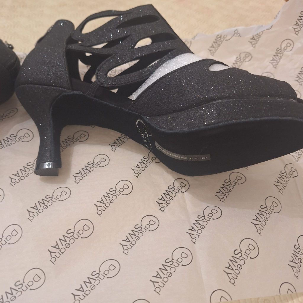 Sapatos de Dança Novos