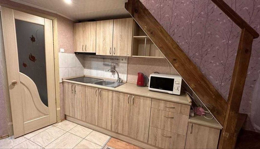 Продається 2 кімнатна готелька в районі Одеської.