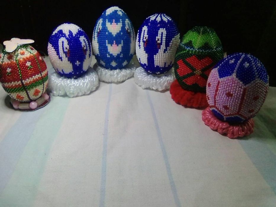 Яйца ручной работы , обшиты дорогим качественным бисером.