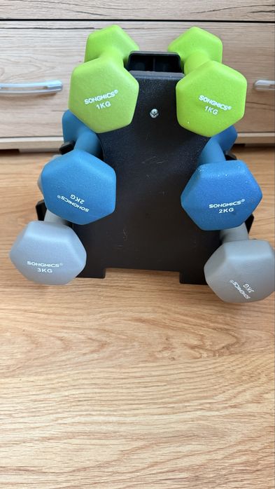 Hantle z stojakiem trzy kolory