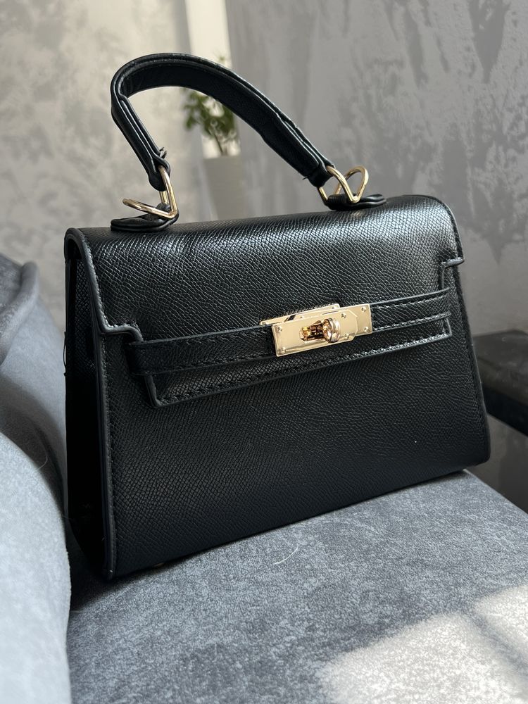 Сумочка в стилі hermes чорна