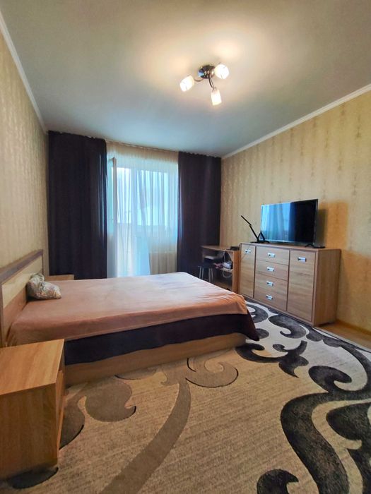 MZ, 2-кімнатна квартира з ремонтом 67 м²,  вул. Старобілоуська