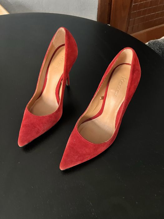 Zamszowe skorzane szpilki Kazar