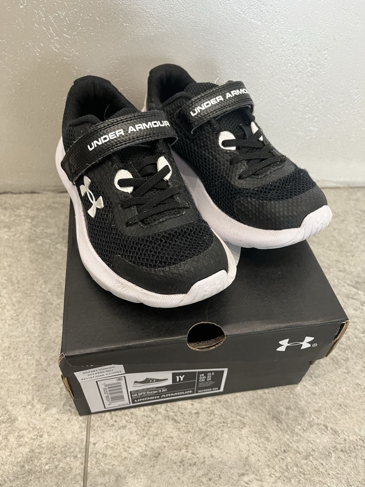 Кросівки under armour у розмірі 32 (устілка 21,2 см)