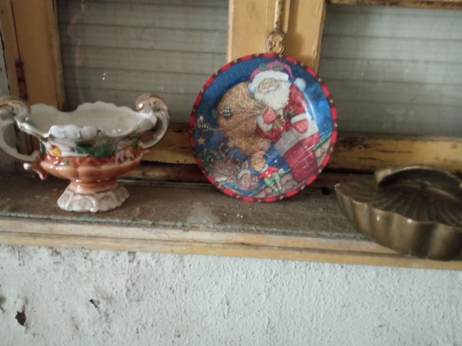 Louças, móveis, espelhos, cerâmica pintura etc.