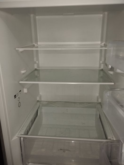 Продам холодильник INDESIT в отличном м состоянии..с документами