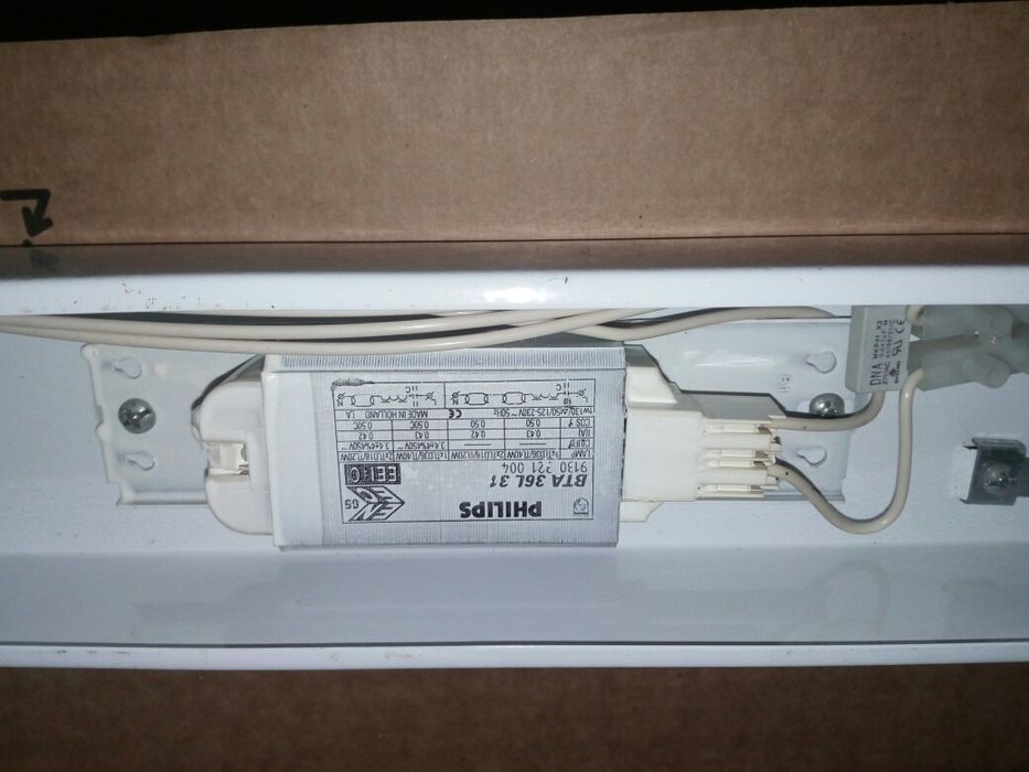 Candeeiro de lâmpadas fluorescentes