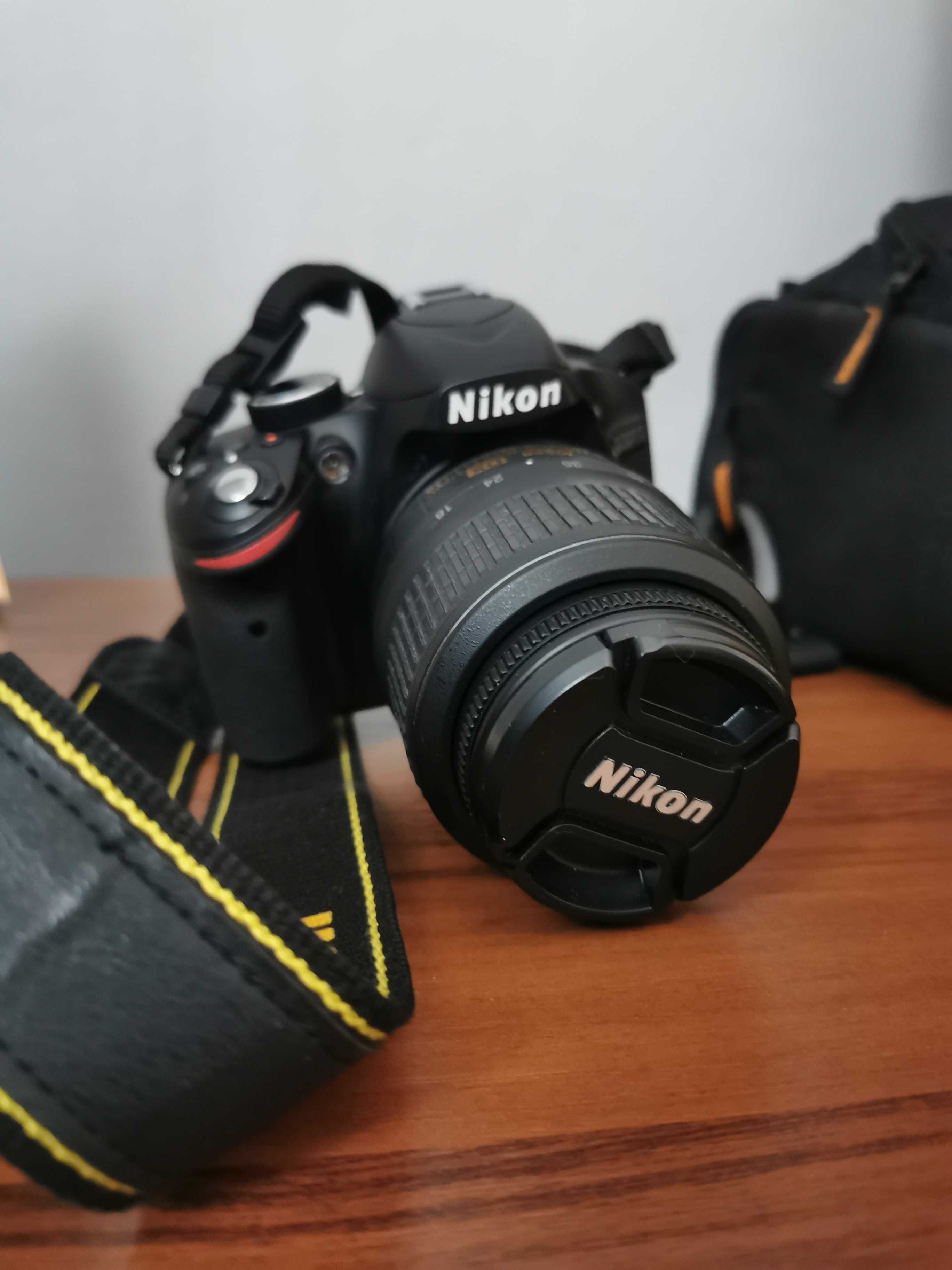 Nikon D3200 z obiektywem