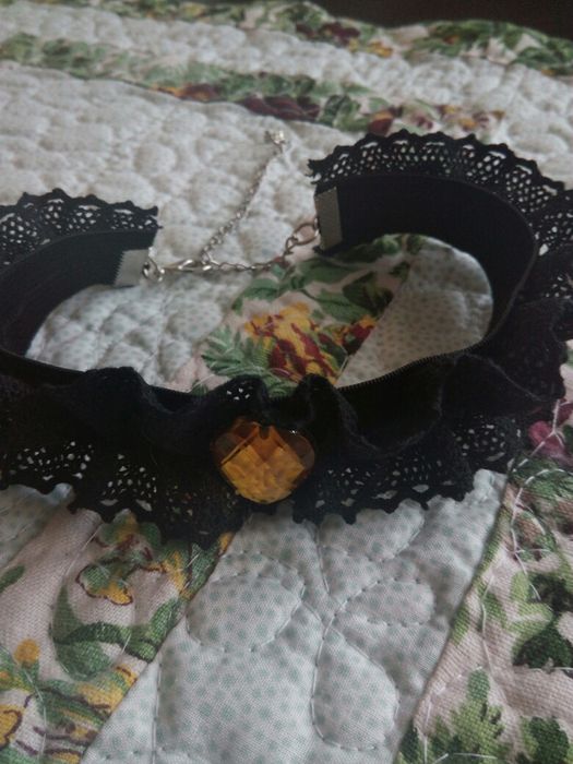 Vendo gargantilha em  renda