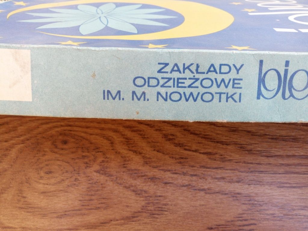 Pudełko retro z PRL – Zakłady Odzieżowe BIELPO, Białystok

Oryginalne