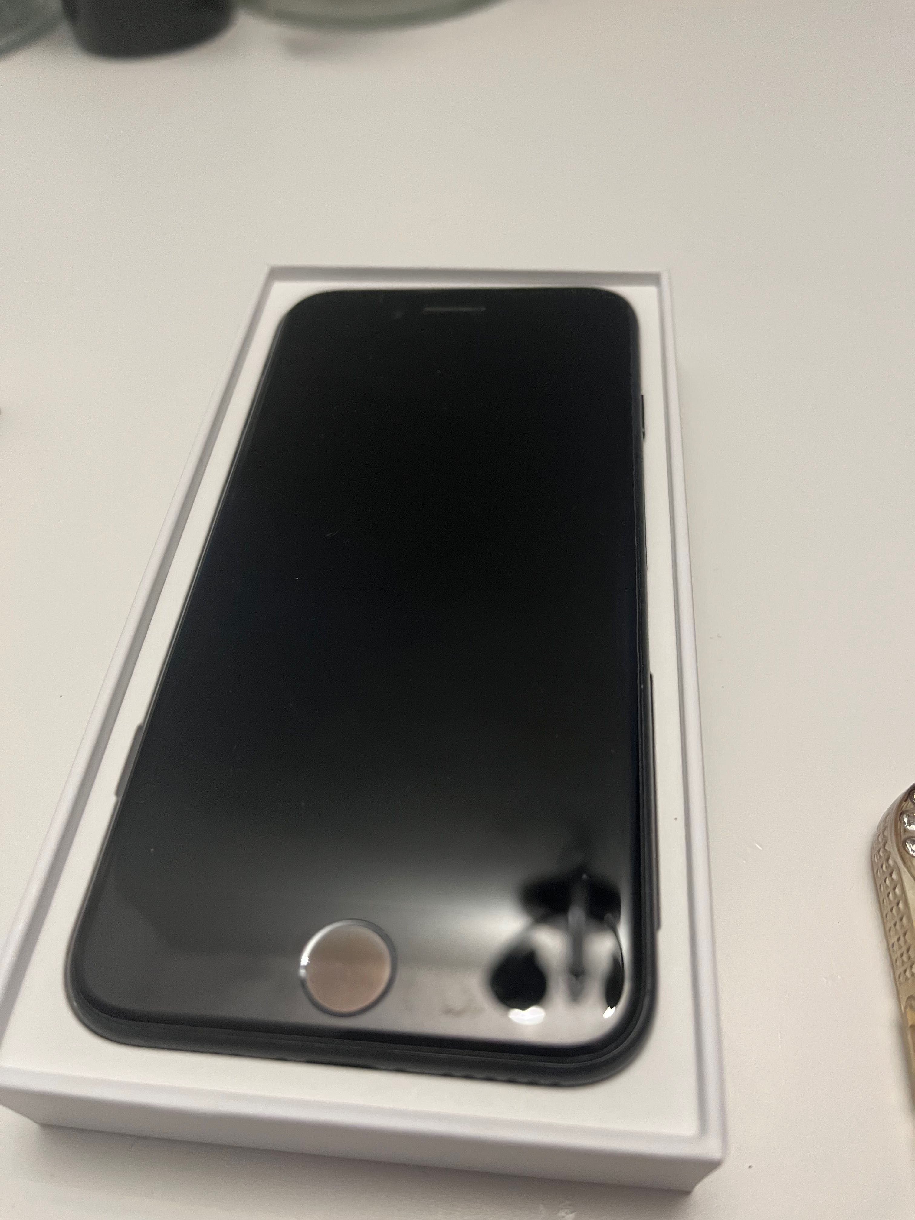 IPhone se 2020 64gb Stan Wizualny Idealny