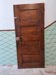 Porta de madeira maciça principal