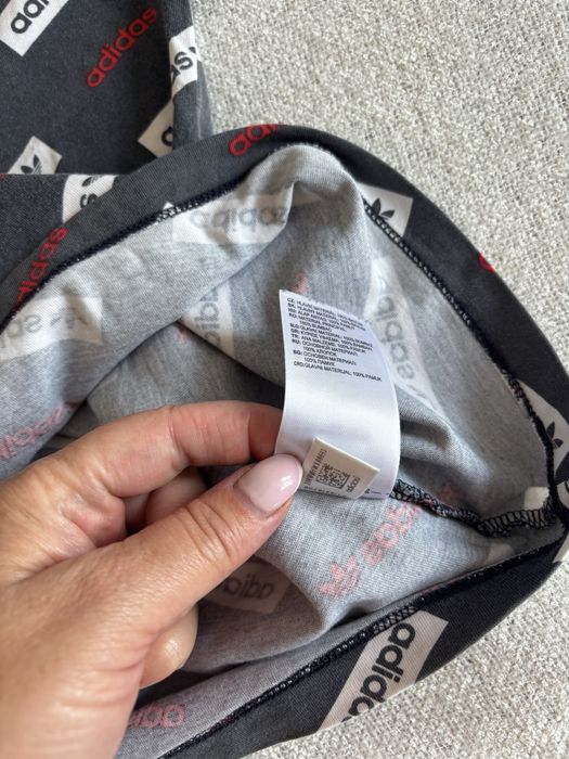 Kolorowa logowana koszulka sportowa adidas w bardzo dobrym stanie