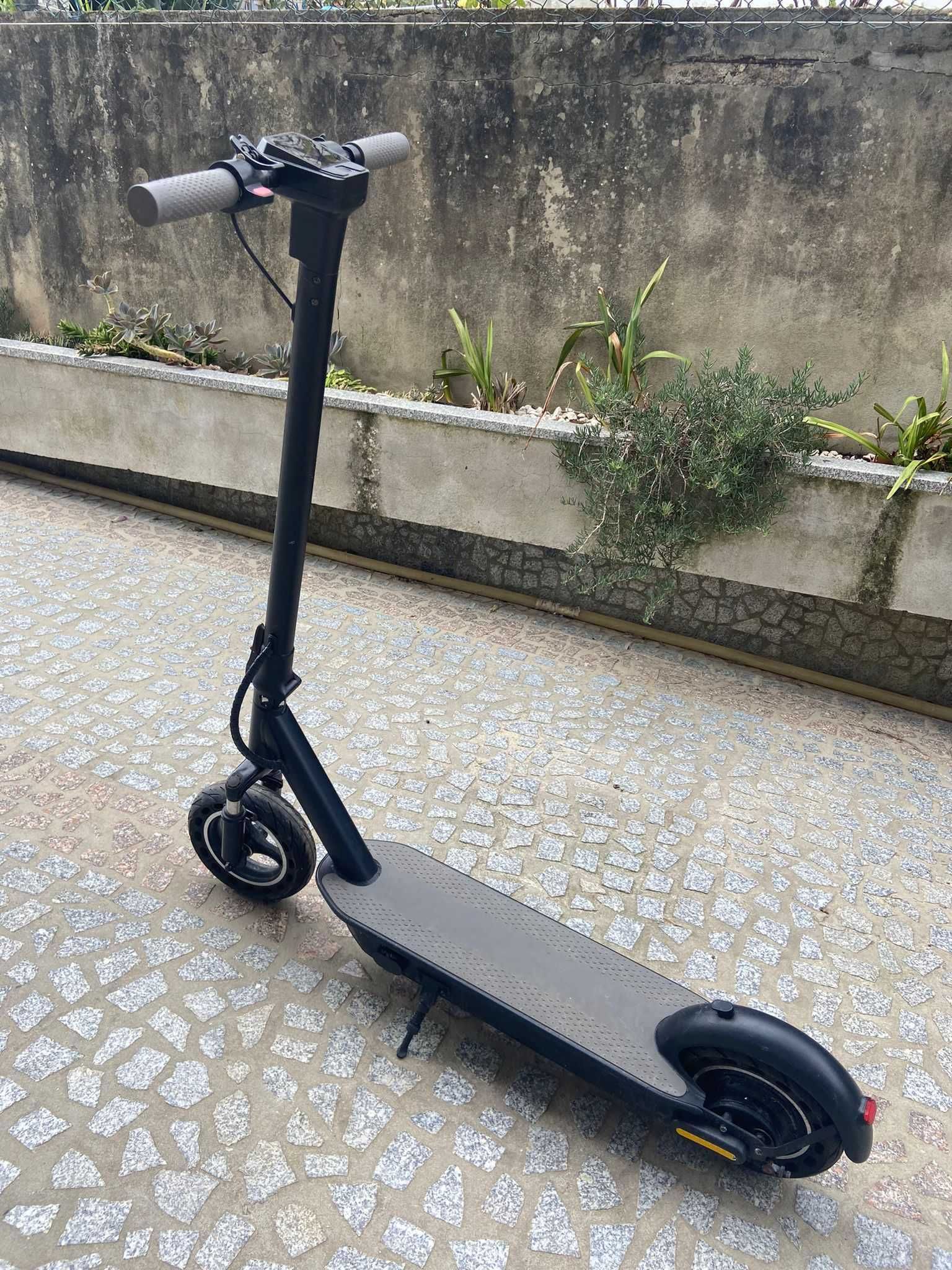 Trotinete Xiaomi como Nova X10, autonomia 40km, atinge 35 km por Hora