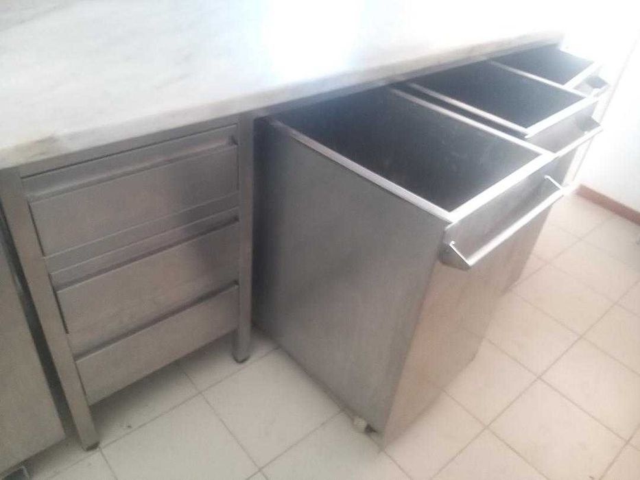 Bancada em Inox com tampo de mármore