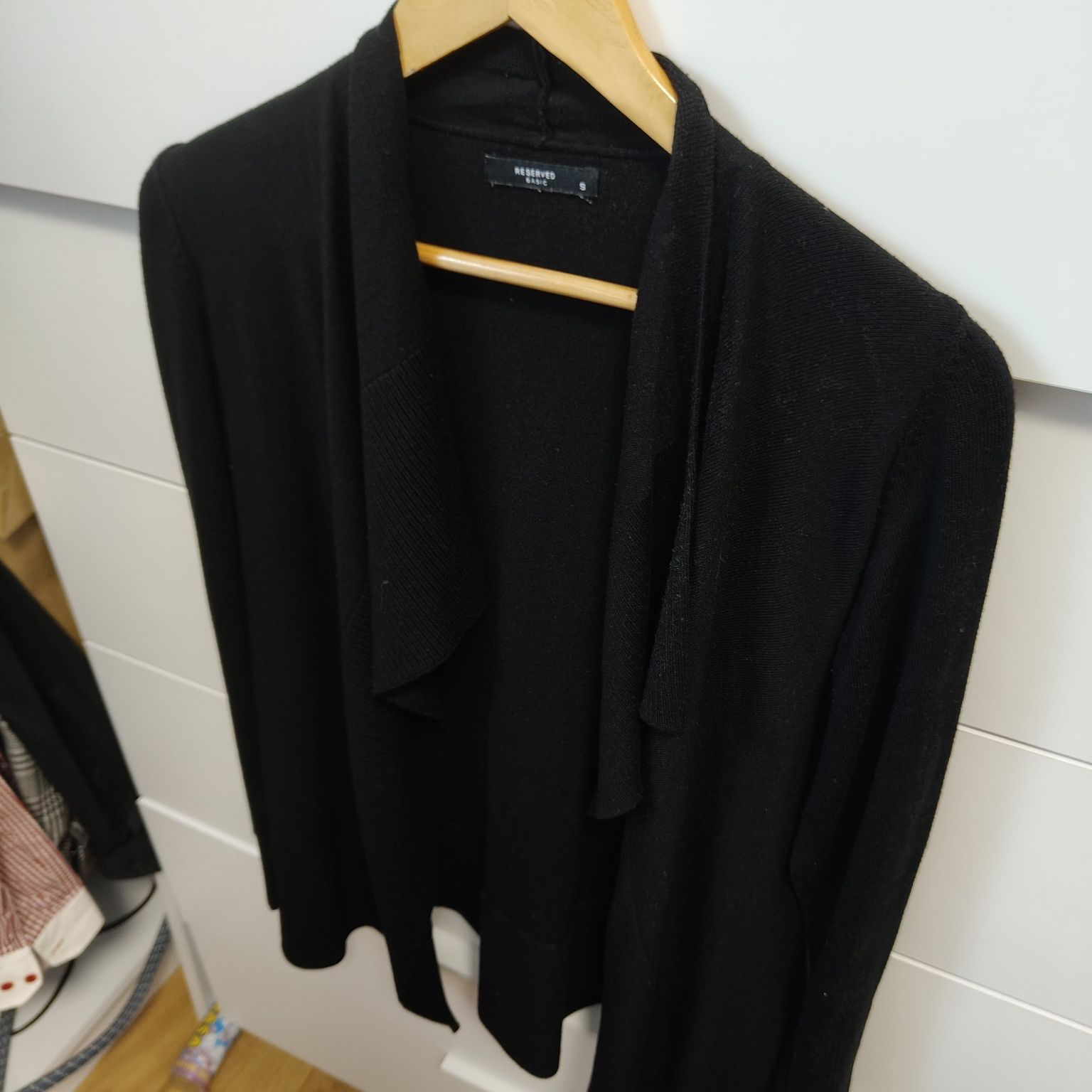 Sweter elegancki czarny Reserved M niezapinnay