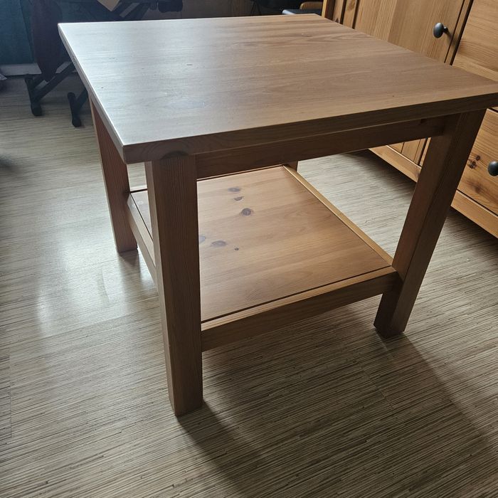 Stolik IKEA HEMNES z litego drewna sosnowego – stan dobry, 200 zł