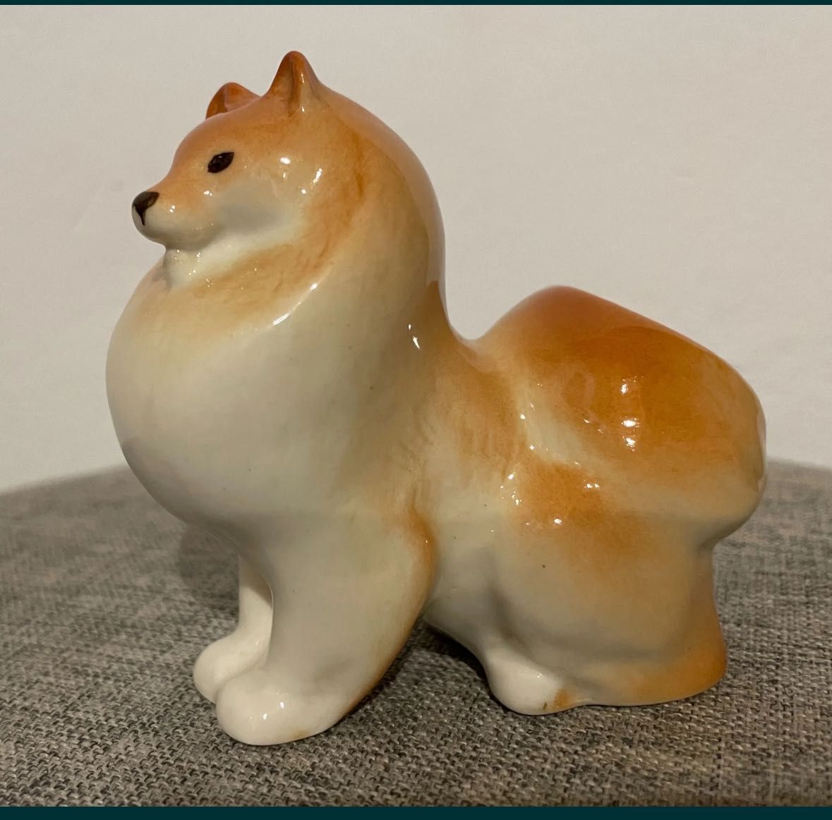 Szpic lajka samojed pies z porcelany, porcelanowy figurka