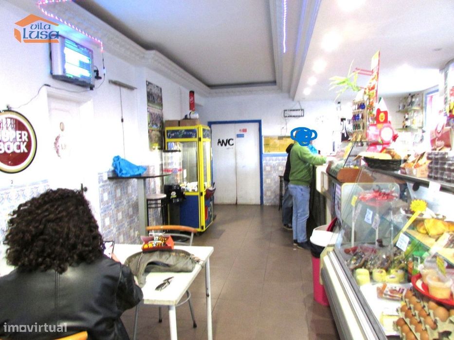 Café restaurante a funcionar
