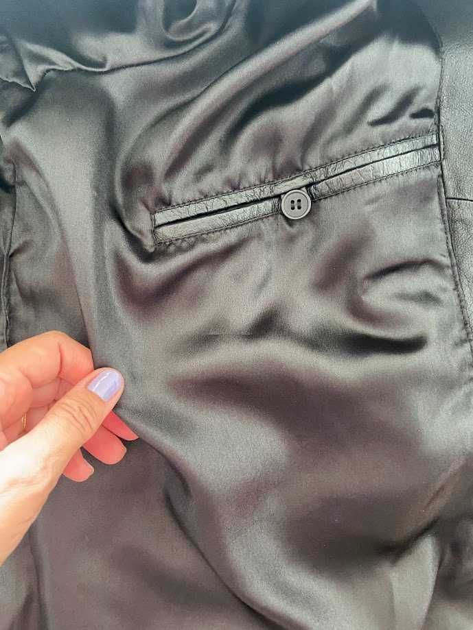 Sobretudo masculino, em pele genuína, tamanho 48. Como novo.