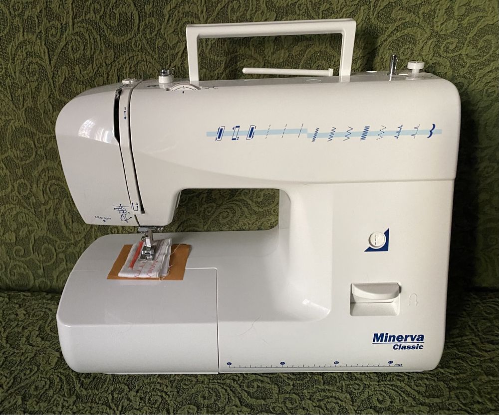 Електромеханічна швейна машина Minerva Classic