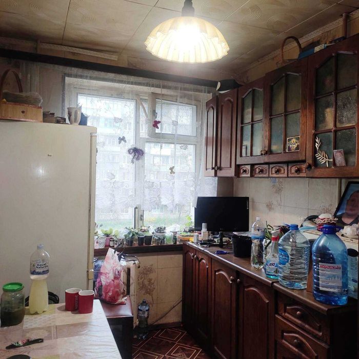 Комната для женщины на Победе-2.  Коммунальные услуги входят в цену