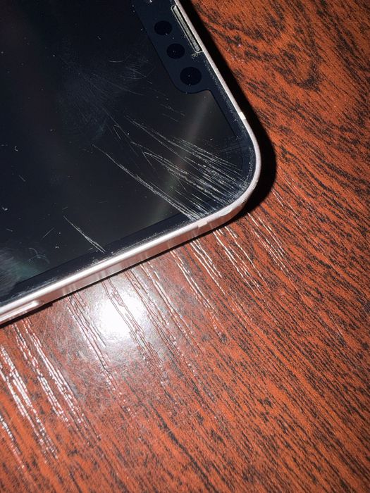 Iphone 13, 256 гб, б/у, тріснутий трохи екран, предоплата