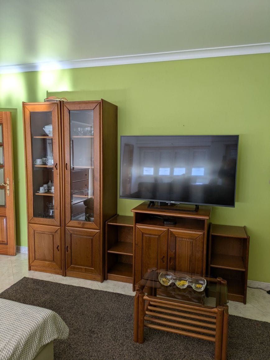 Conjunto de Sala: Cristaleira, Móvel TV e Mesa de Centro