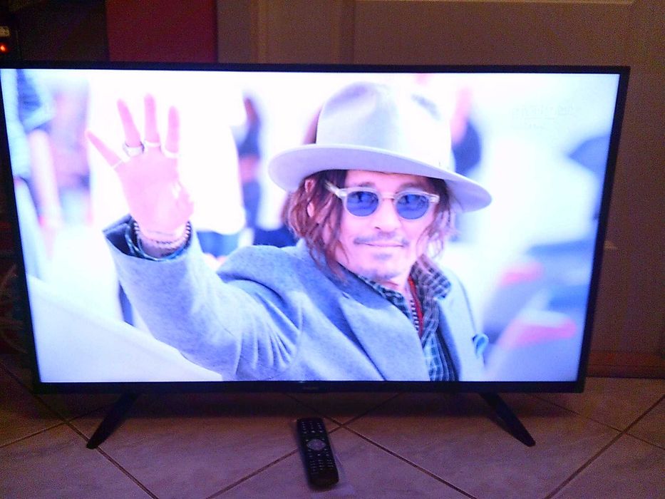 Philips 42 cale, led, full HD, DVB-T2 H.265, HDMI, USB, nowy pilot.
