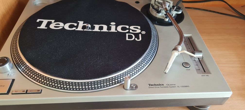 Gramofon Technics SL 1200 MK5
